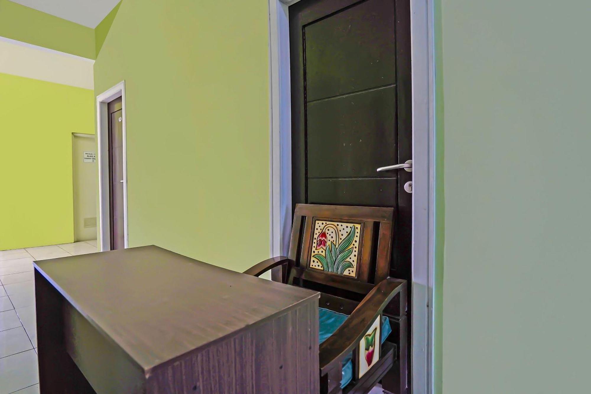 Oyo Life 92474 Rusunawa Ii Hotel