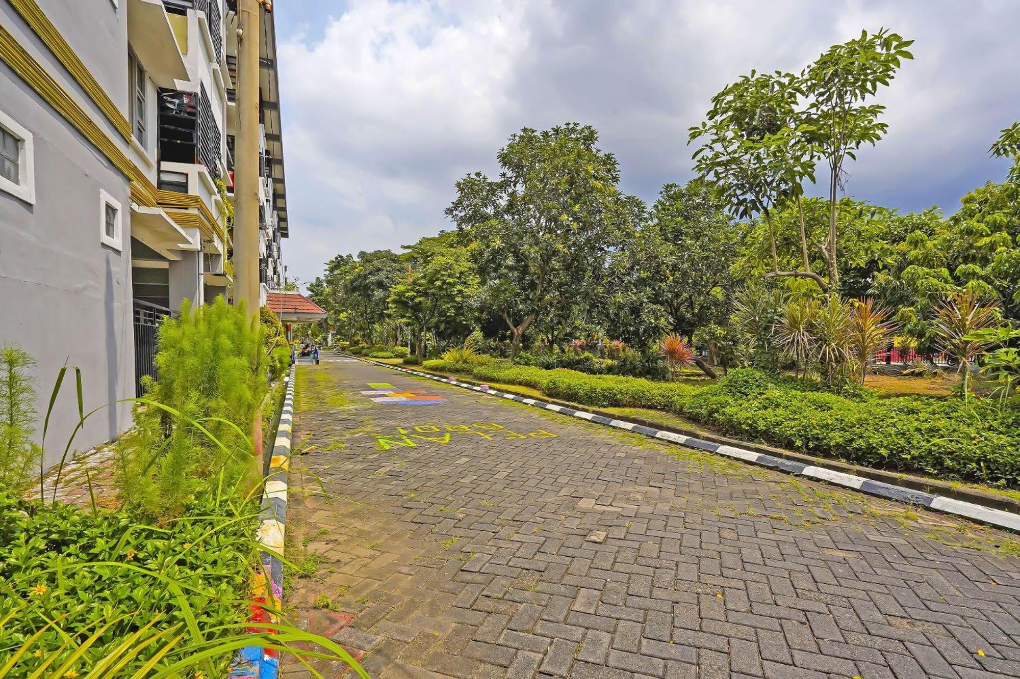 Hotel Oyo Life 92474 Rusunawa Ii