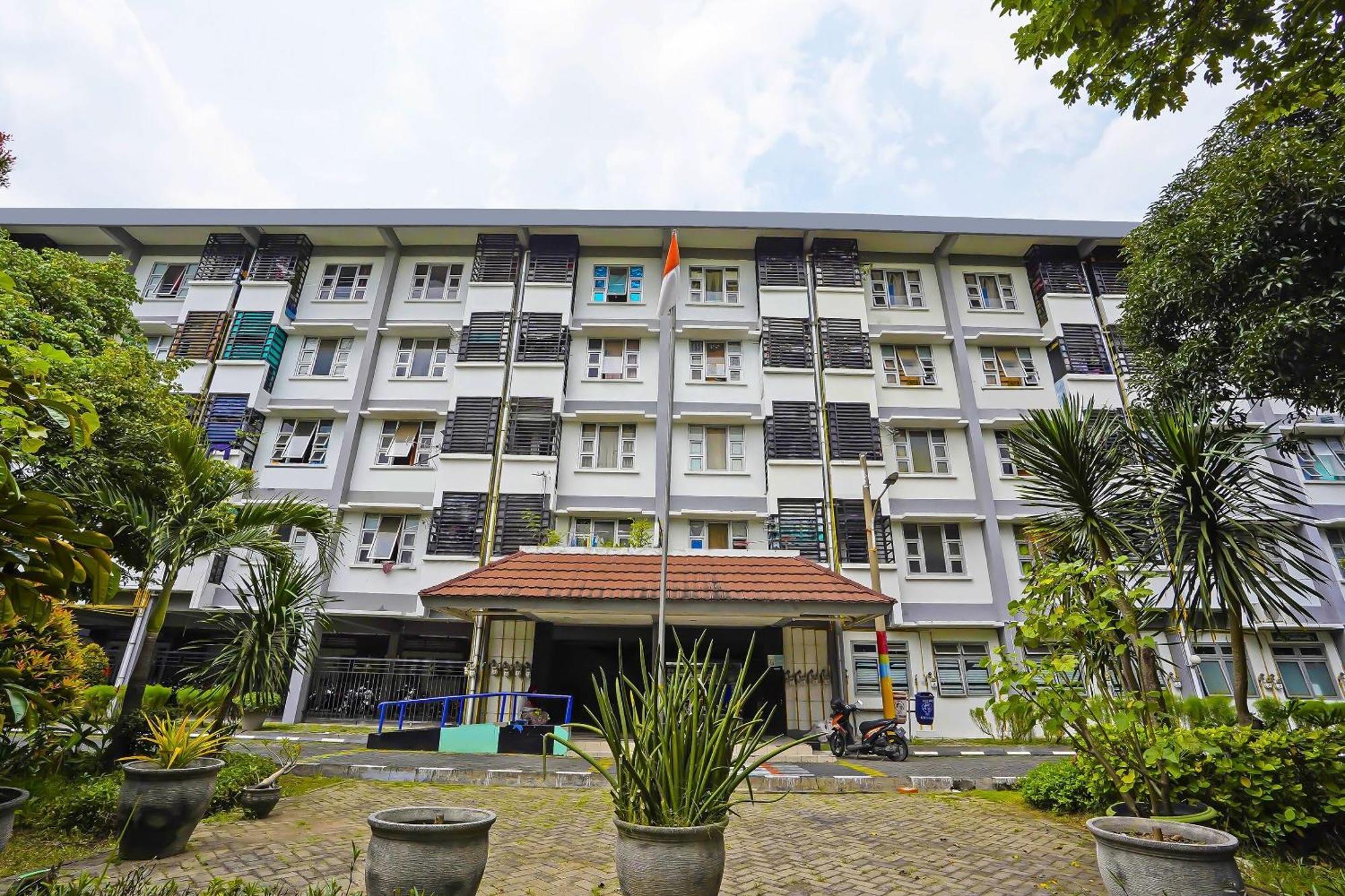 Oyo Life 92474 Rusunawa Ii Hotel