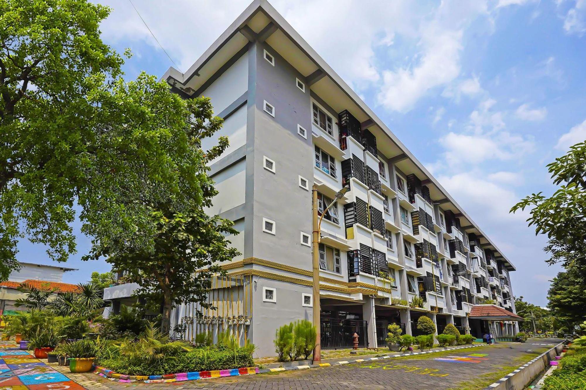 Hotel Oyo Life 92474 Rusunawa Ii 2*